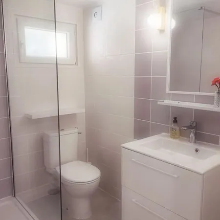 Apartment Belle Dependance De 30m2 Avec Terrasse Et Jardin *