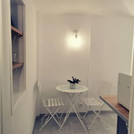 Apartment Belle Dependance De 30m2 Avec Terrasse Et Jardin Villeneuve-les-Avignon